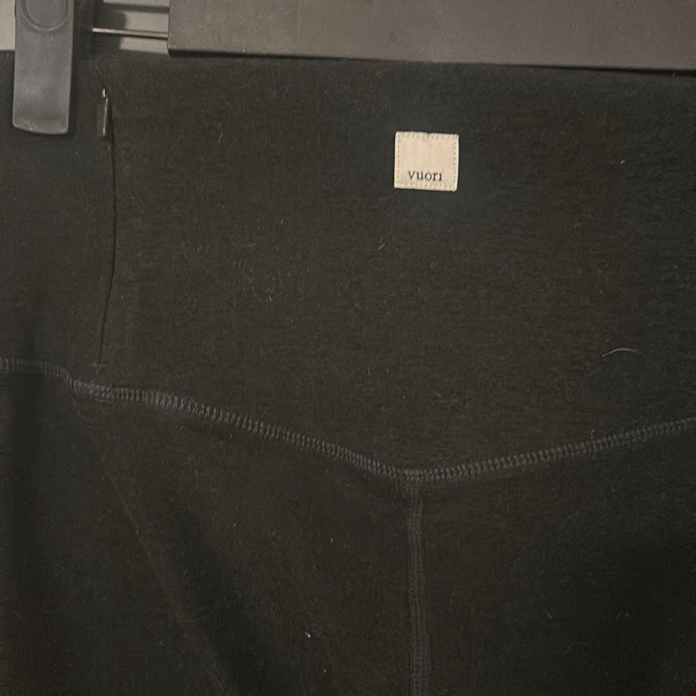 Vuori Classic Black Leggings - Picture 2 of 4